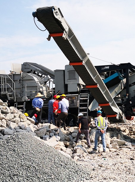 上海闵行时产80-150吨建筑垃圾移动式破碎生产线